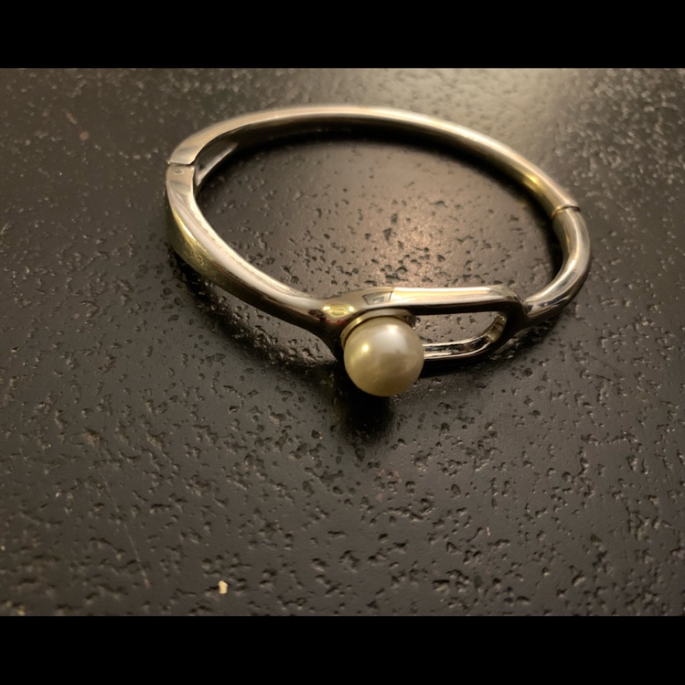 Elegant silver plated bangle with large pearl like stone.